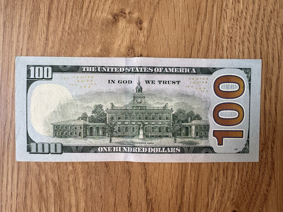Редкая купюра 100$ со звездой