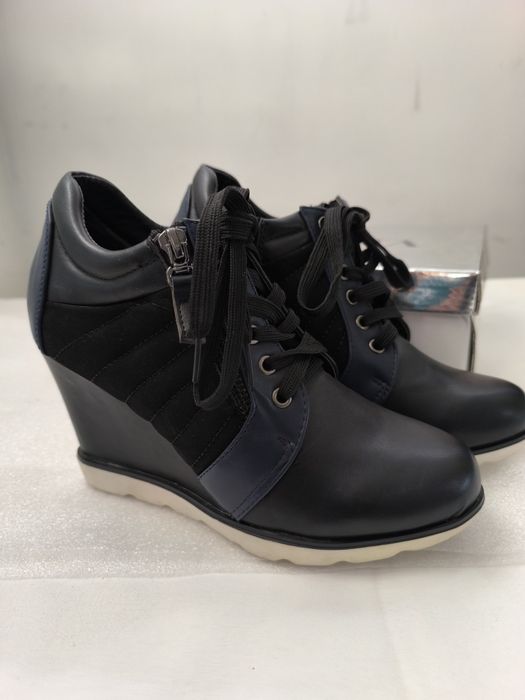 Buty botki na koturnie czarne nowe eleganckie rozmiar 38