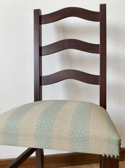 Cadeira de quarto antiga com tecido