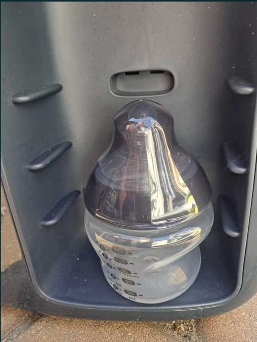 Tommee Tippee Urządzenie do przygotowywania butelek Day & Nigh, Czarny