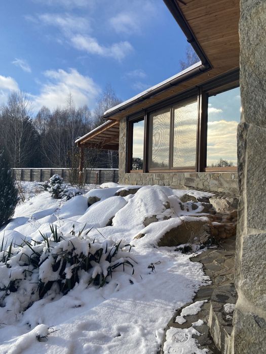 Дом в лесу на озере с камином под Киевом. Всегда есть свет и интернет.