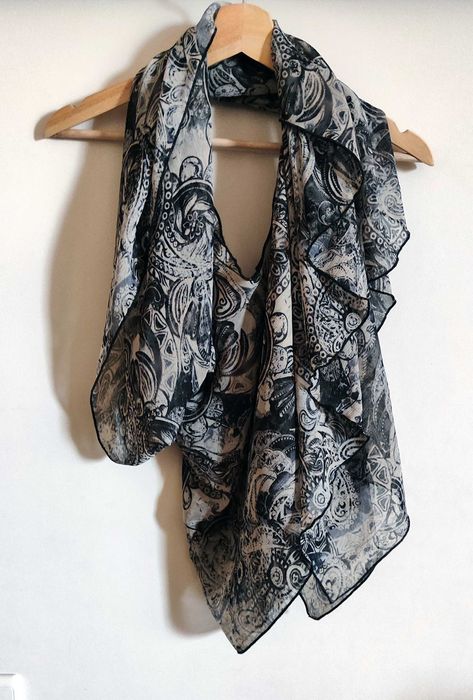 Lenço e colete estampado