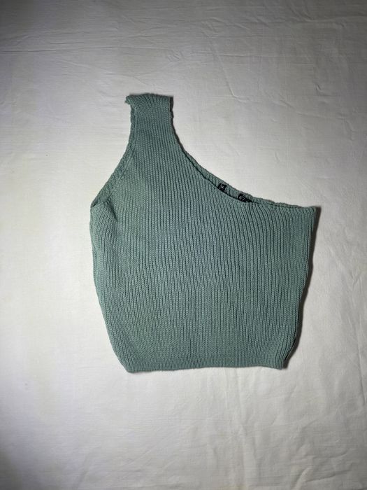 Теплий топ на одне плече