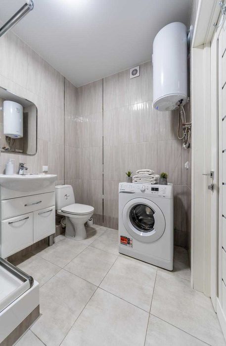 Затишно, як вдома — подобово на Бажана, 17Б. Є укриття та генератор!