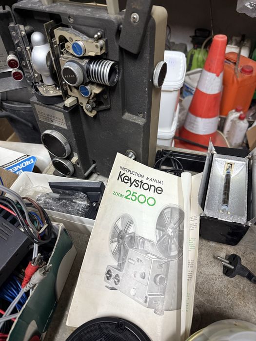 Máquina de reproduzir filmes em bobine