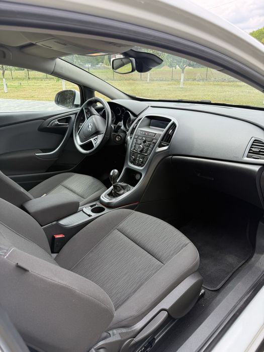 Opel astra J GTC 1,4T 140km