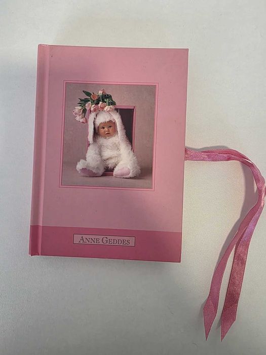 Anne Geddes – Mini álbum de fotografias “Baby Bunny” rosa