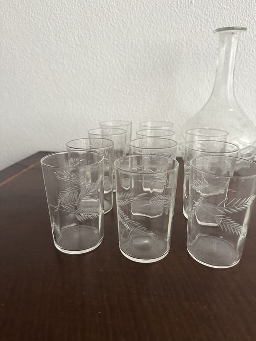 Conjunto copos e garrafa