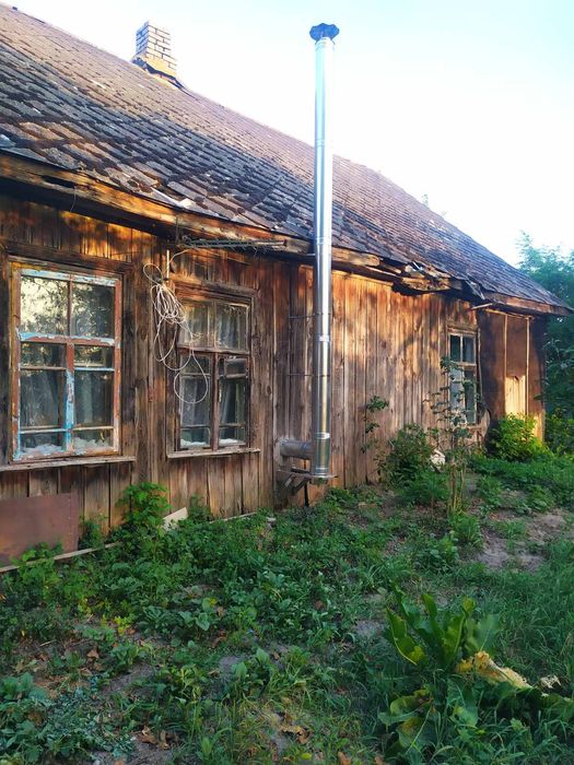 Земельна ділянка зі старим будинком без перебоїв в електропостачанні