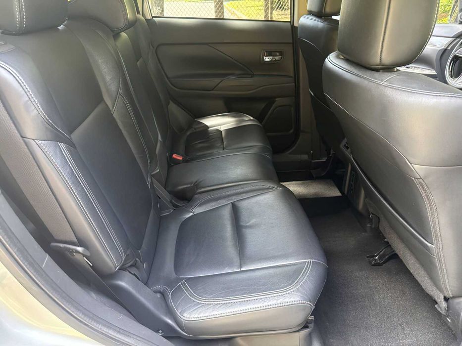 Mitsubishi Outlander SEL      2020