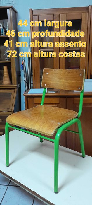 Lote de cadeiras infantis (15)