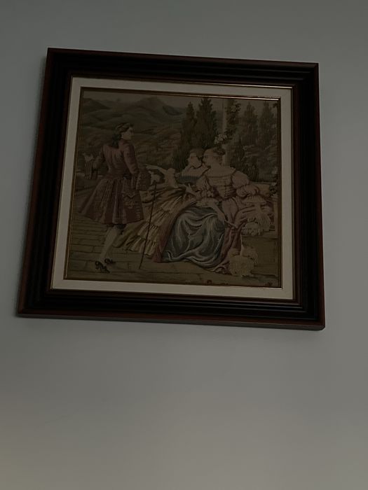 Quadros com moldura em madeira em bom estado