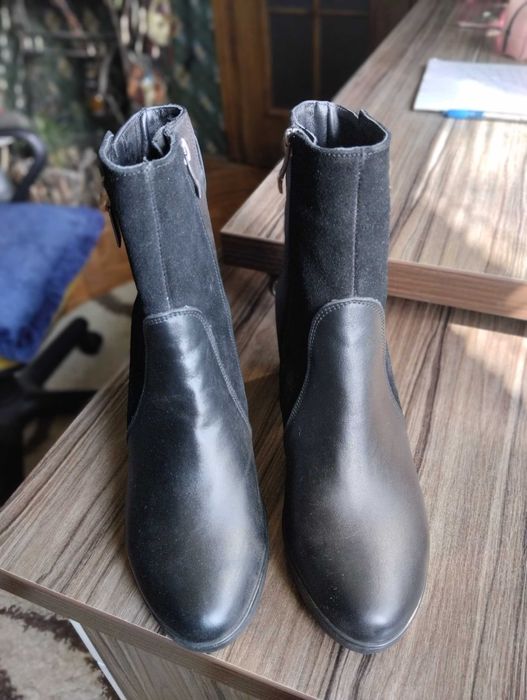 Чоботи жіночі на підборах