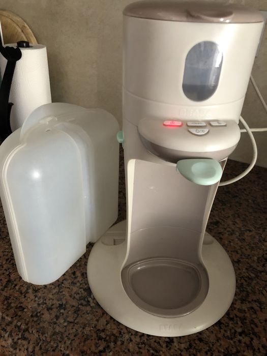 Maquina de preparar biberões marca Beaba