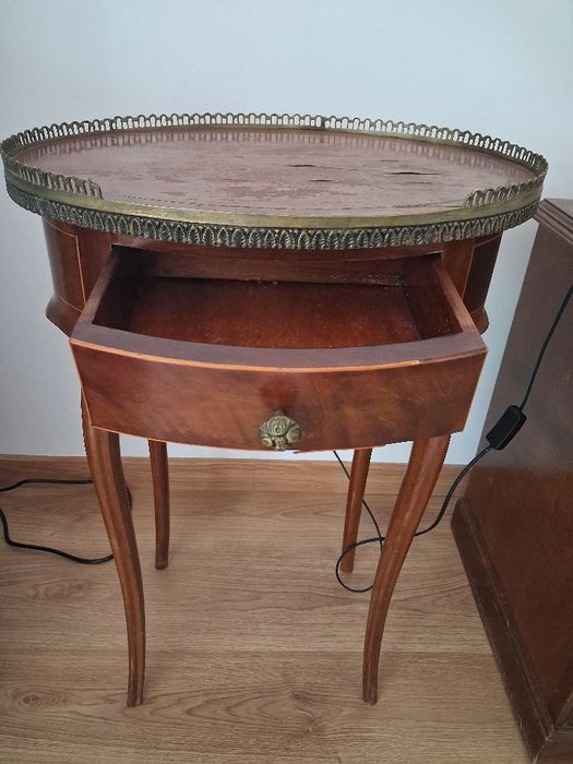 Antiga mesinha para restauro