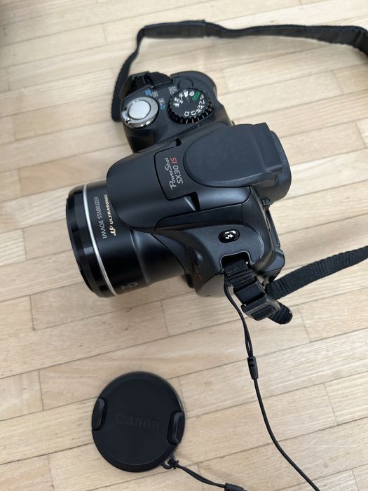 Aparat fotograficzny Canon + pokrowiec