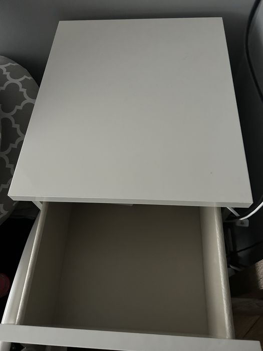 Sprzedam komodę białą na połysk