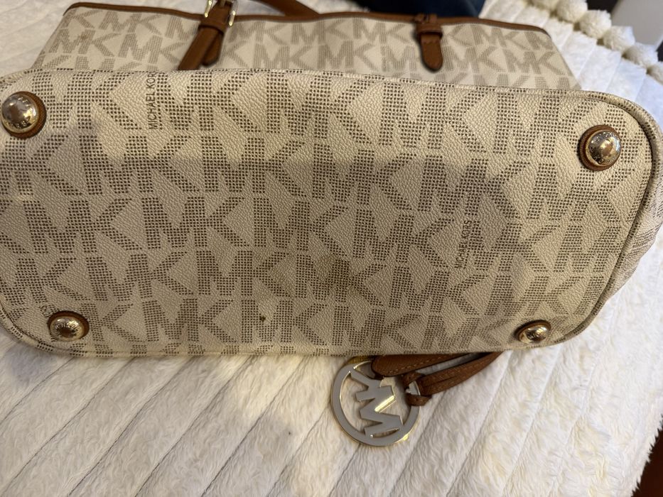 Mala Michael Kors