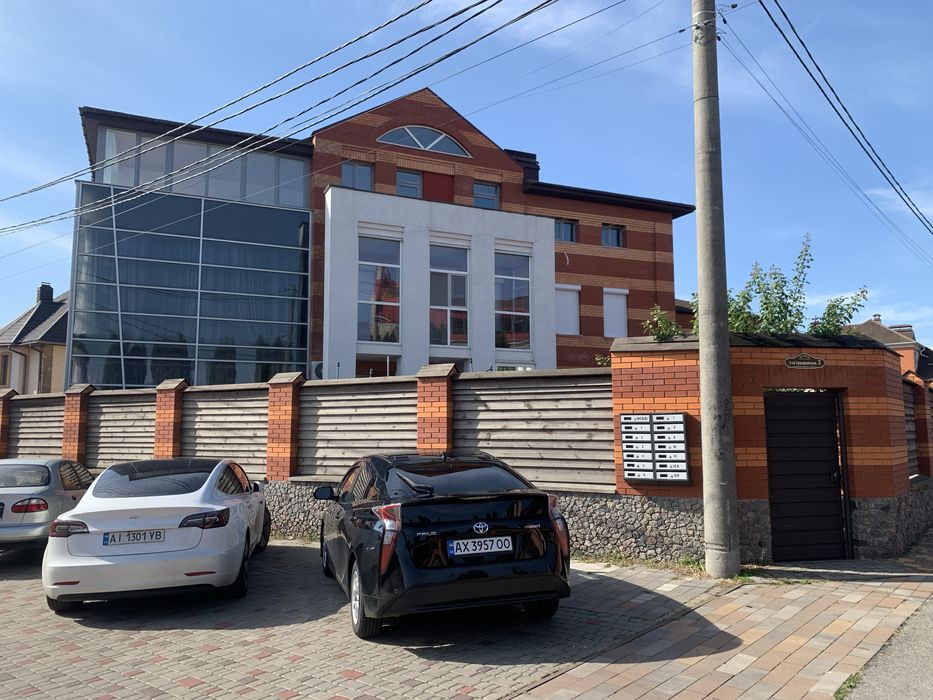 Продаю трикімнатну квартиру в елітному будинку на Царському селі!