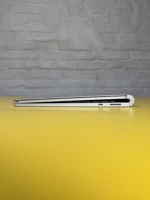 Ноутбук Microsoft Surface Book 2, 13.5 FullHD 3K IP/i5-7300U/8GB/256GB