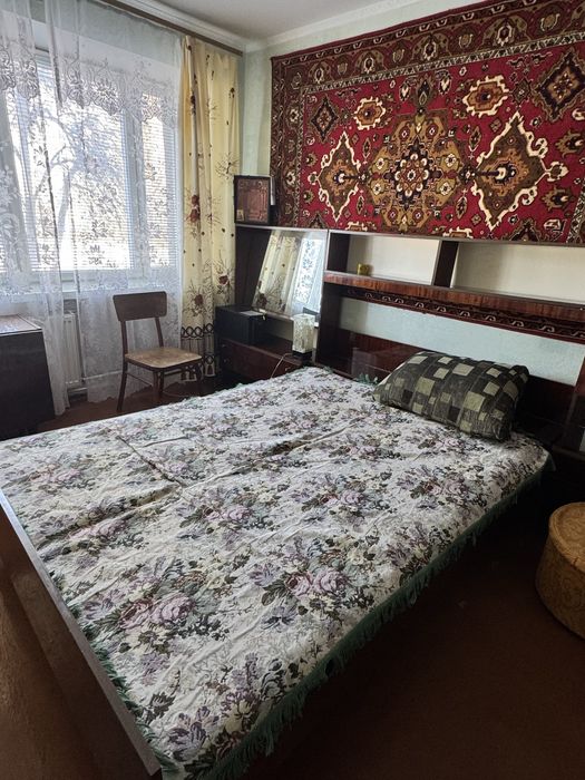 Ліжко для спальні / вітальня
