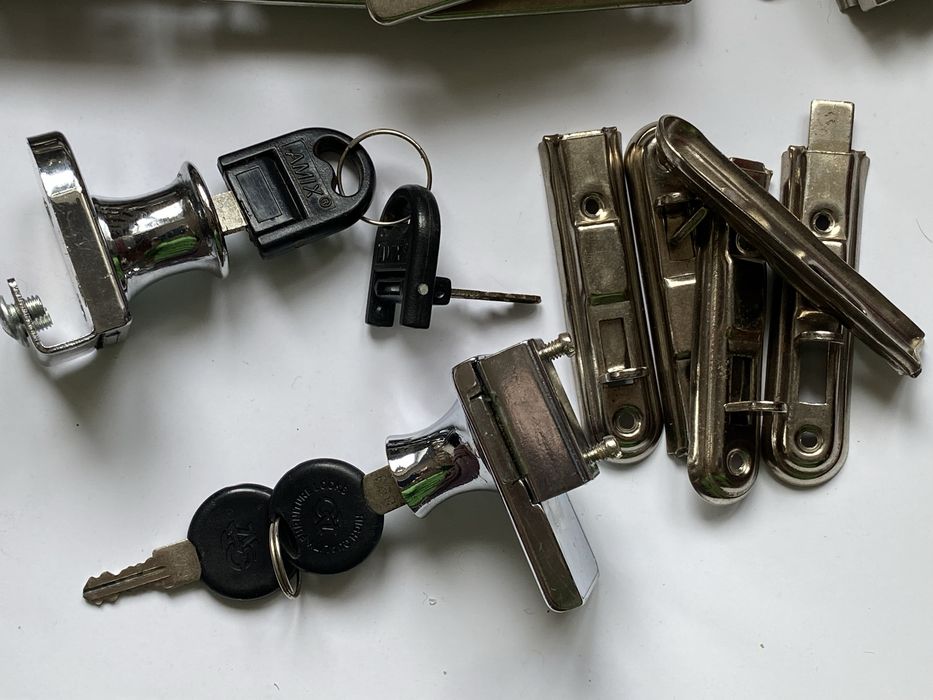 Замок мебельный , петли ДВП/Стекло