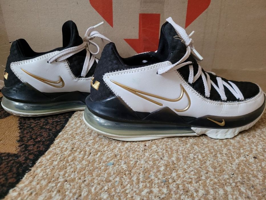 Баскетболні кросівки Nike LeBron