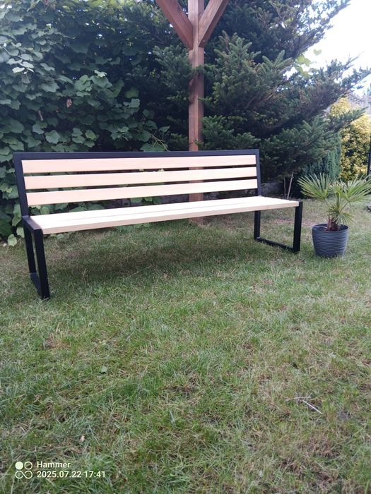 Ławka ogrodowa ze stalową ramą