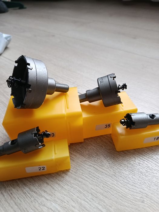 Продам комплект коронок по металлу 12 шт.