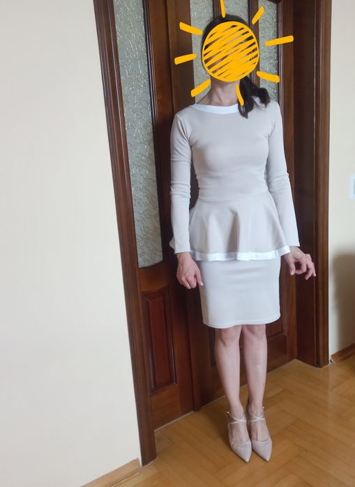 Плаття бежевого кольору