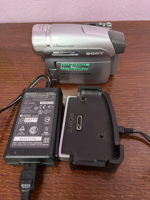 Sony handycam WIDE LCD DCR-HC94