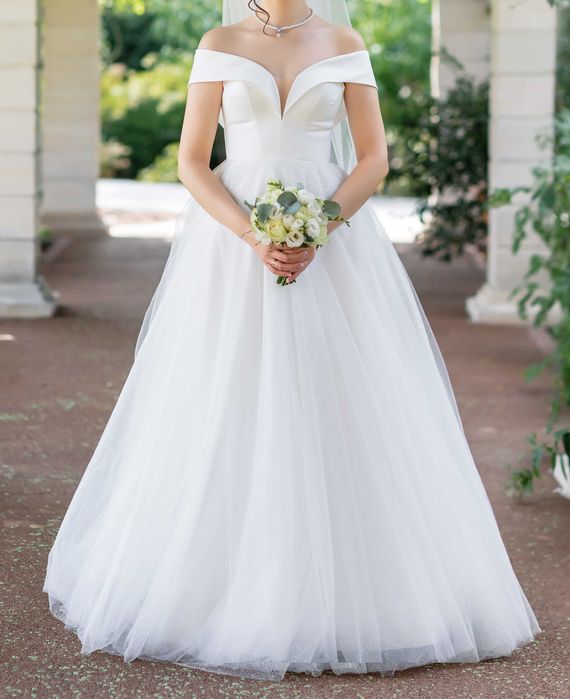 Продам весільну сукню