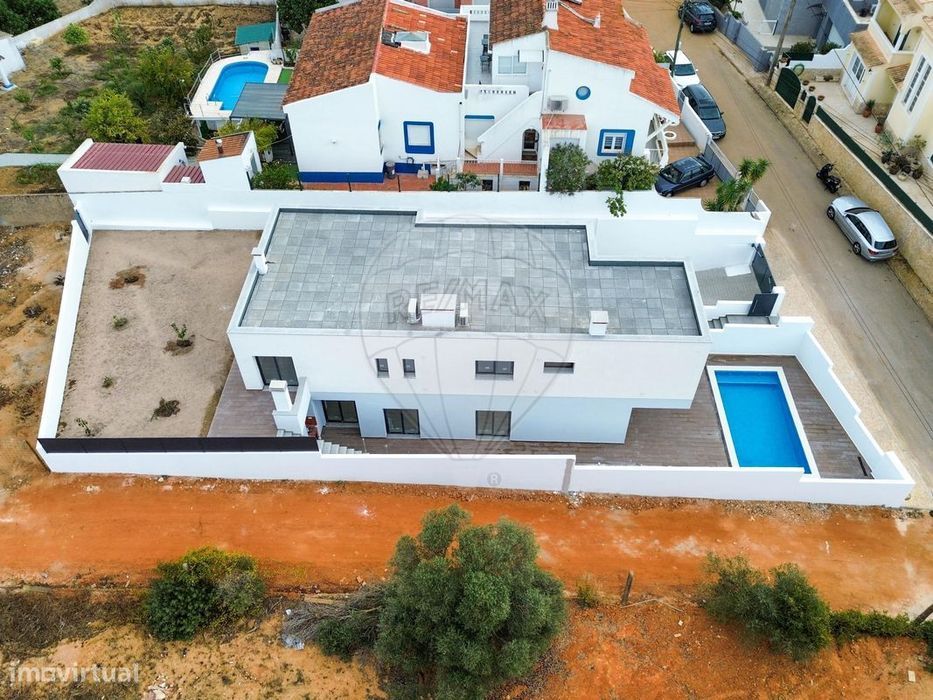 Moradia T4 para venda