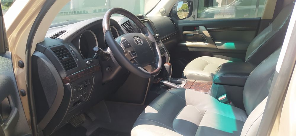 Продам автомобиль Toyota Lend Cruiser 200 4.5D 2008