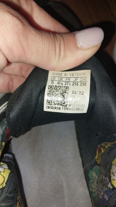 Продам кроссовки