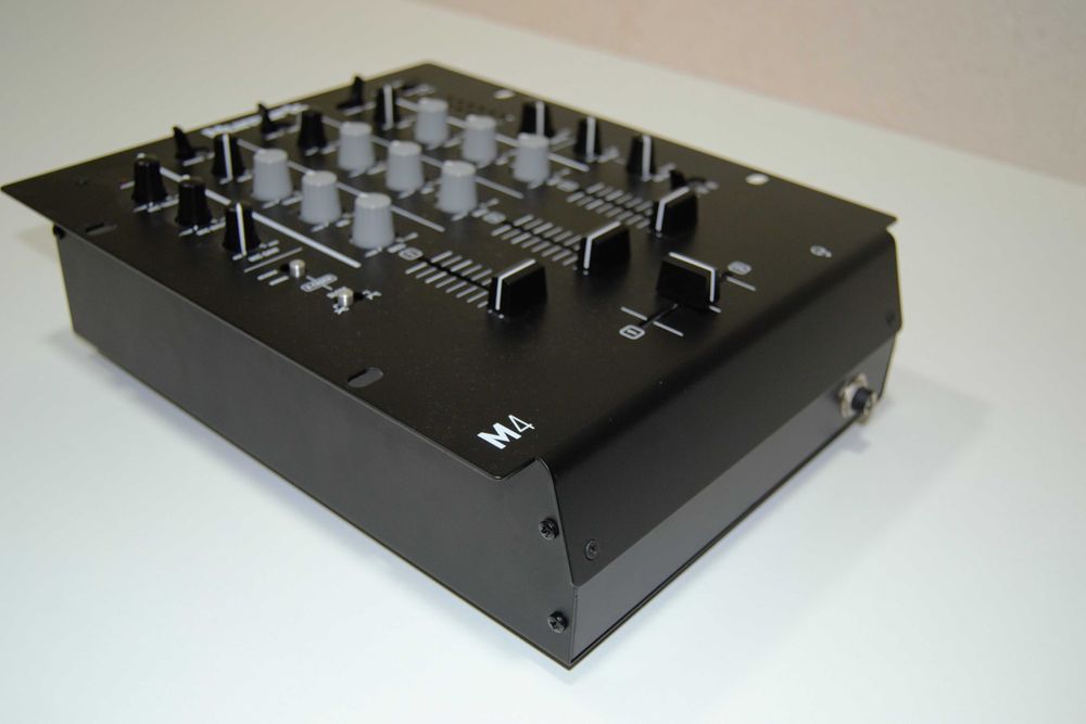 Mesa de mistura Numark M4