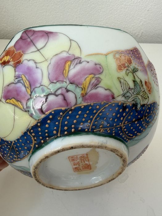 Uma taça porcelana chines antiga