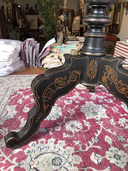 Mesa rebater com relevos