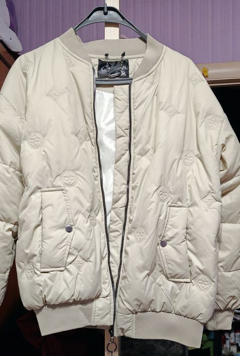 Продам весняну куртку(бомбер)