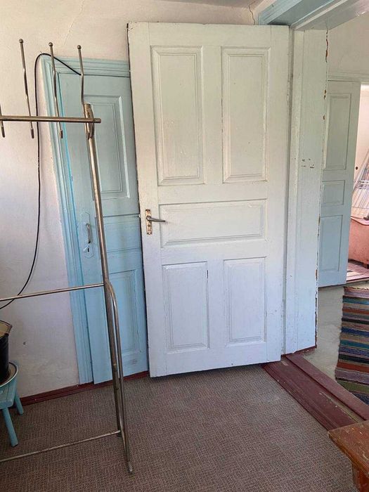 Продам будинок біля озера із земельною ділянкою (центр)