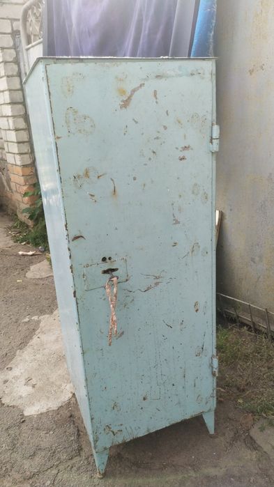 Сейф металевий продам