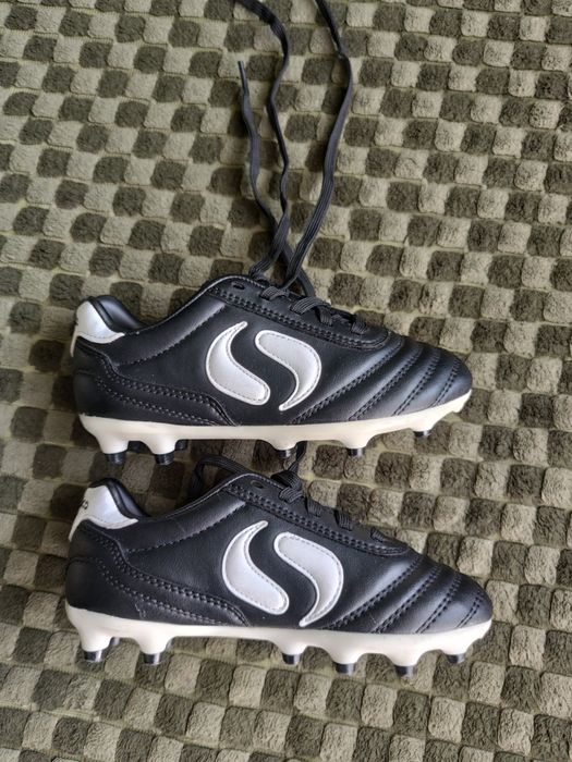 Дитячі футбольні бутси Sondico Strike Soft Ground.