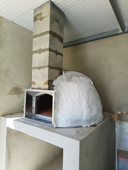 Fornos a lenha para pizza  e restaurantes feito no local