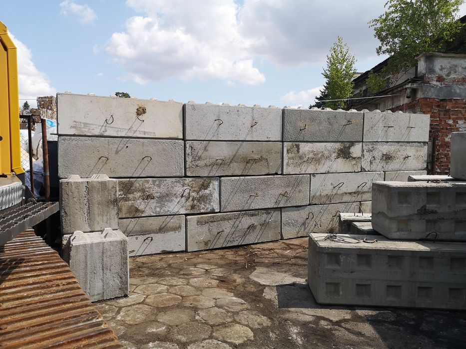 Roboty ziemne, równanie terenów, prace niwelacyjne, utwardzanie placów