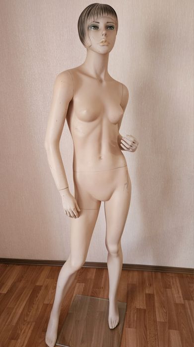 Манекен для магазина.