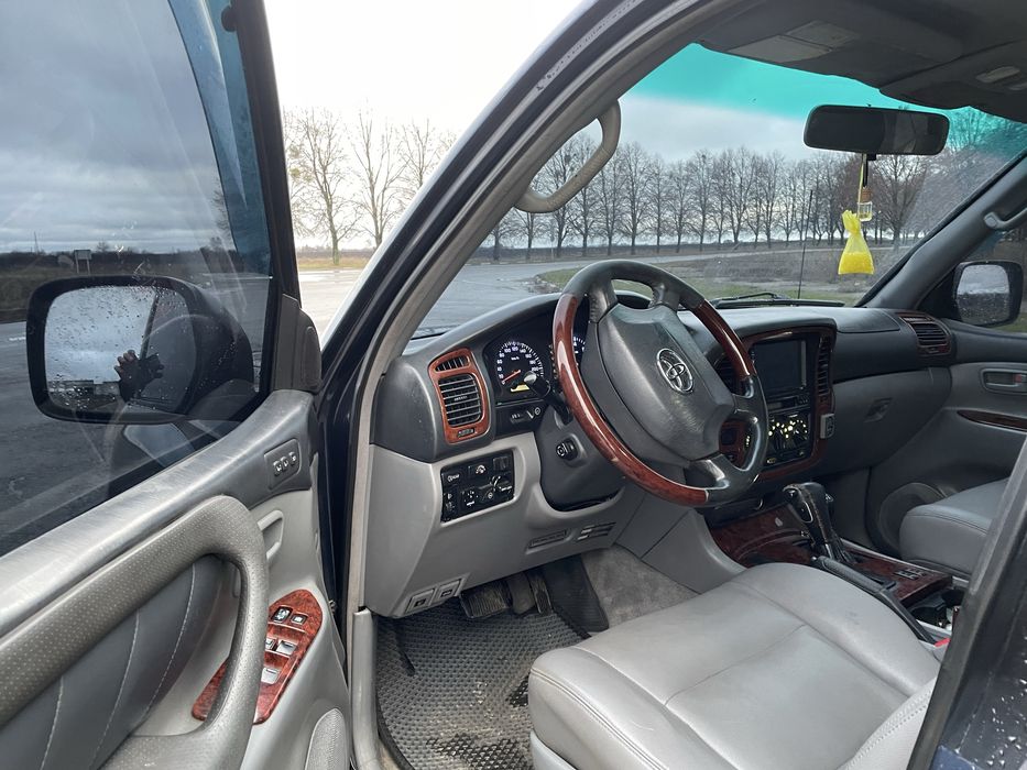 Toyota Land Cruiser 100