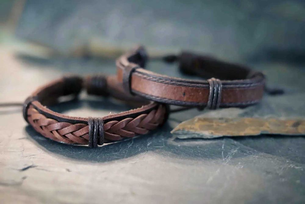 Pulseiras couro ajustáveis