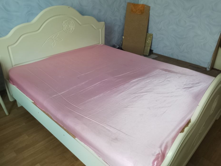 Кровать двуспальная без матраца 160*190 см