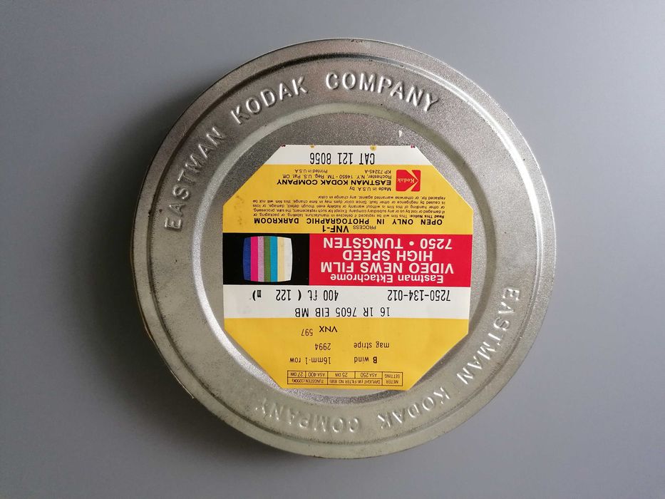 Taśma filmowa 16mm Kodak Eastman 7260 122m kolorowa odwracalna