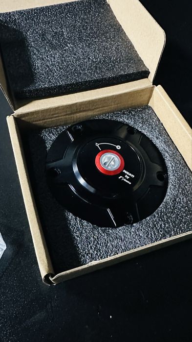 Ducati rizoma кришка на бак